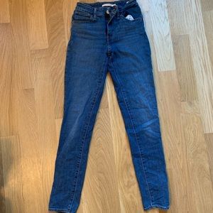 Blue Levi’s 721 Skinny Jeans